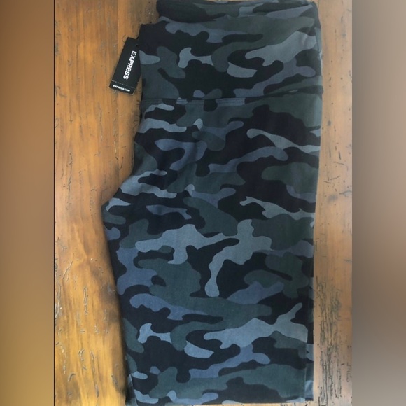 EXPRESS Camouflage legging pants lounge, exercise, run errands, lunch etc NEW L - Picture 2 of 12